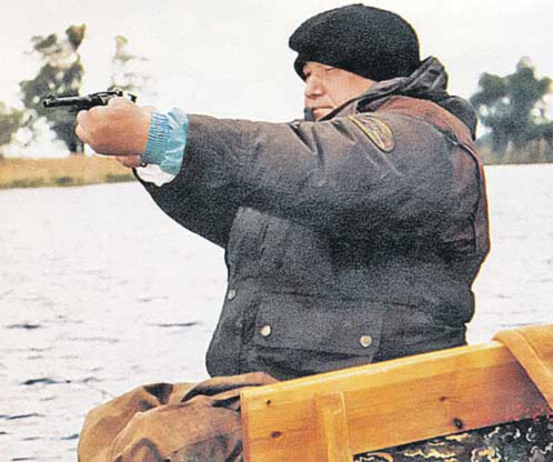 с оружием Ельцин