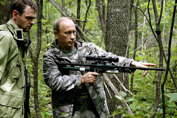с оружием Владимир Путин